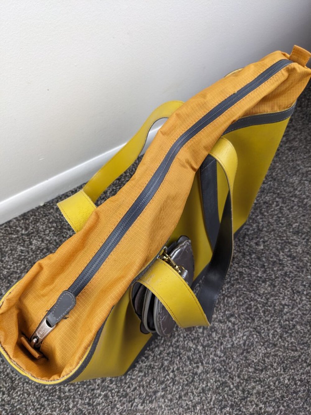 LL Bean Bag Wellie Boat and Tote Waterproof Vulcanized Rubber Yellow 11.5x13x6.5 - Picture 6 of 10